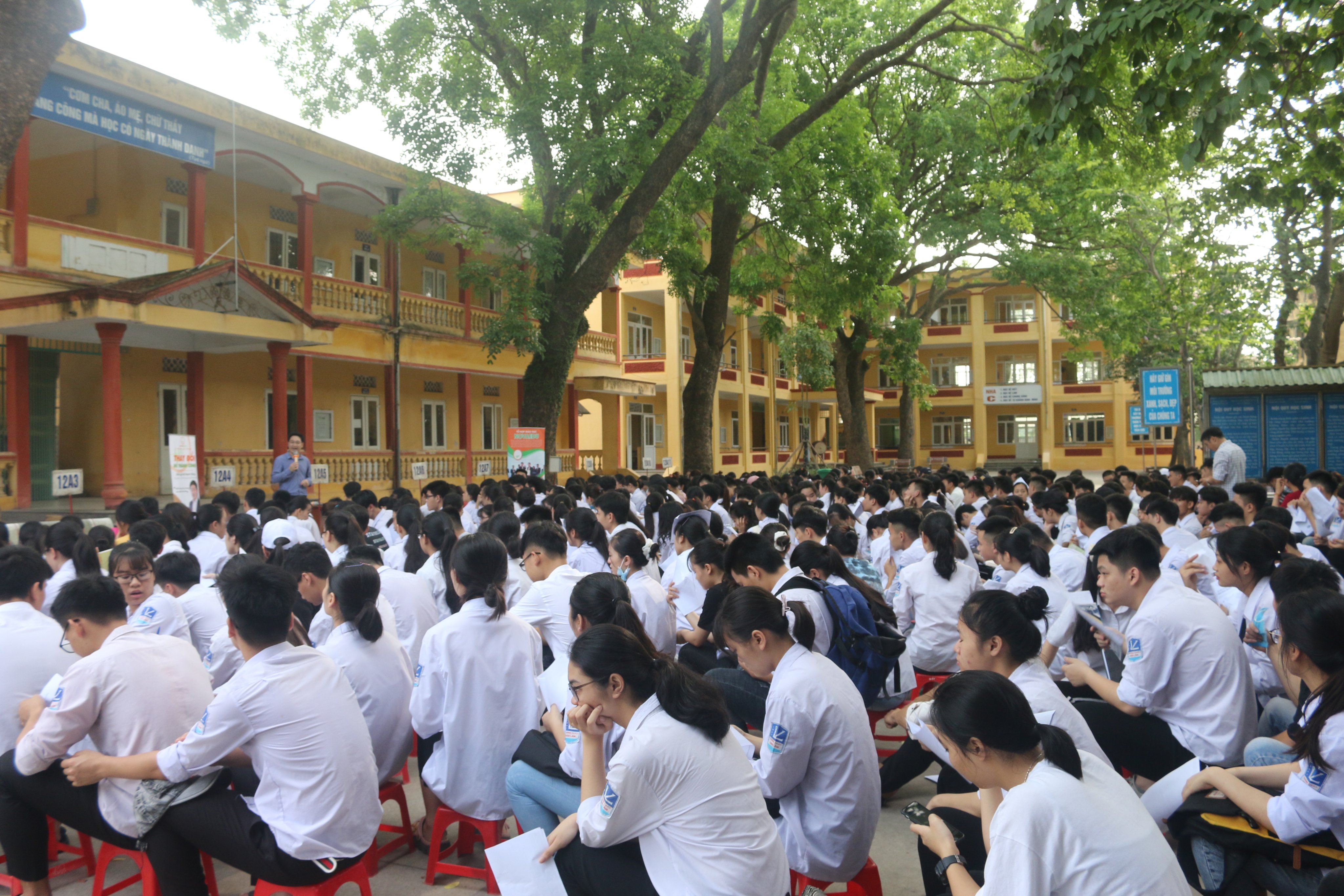 Hướng nghiệp toàn diện cho 400 học sinh THPT